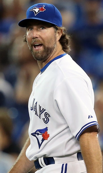 Dickey gets win over former team, Blue Jays beat Mets